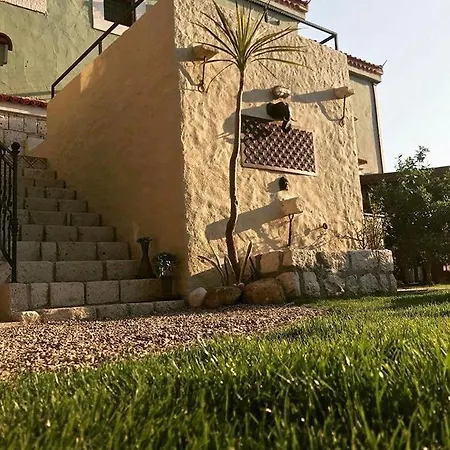 Zevkliler Oda ve Kahvaltı 3*